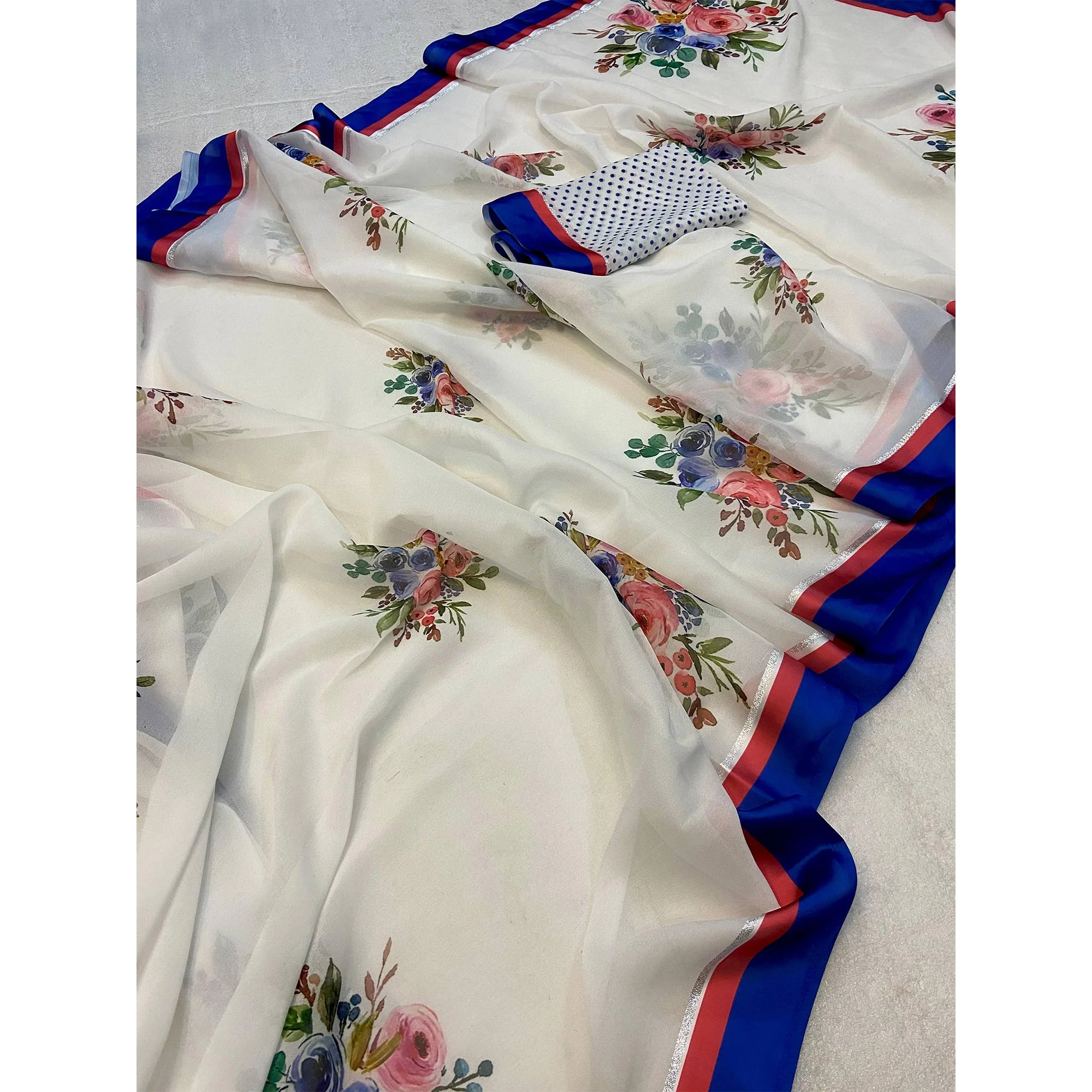 White Floral Printed Moss Chiffon Saree - Image 4