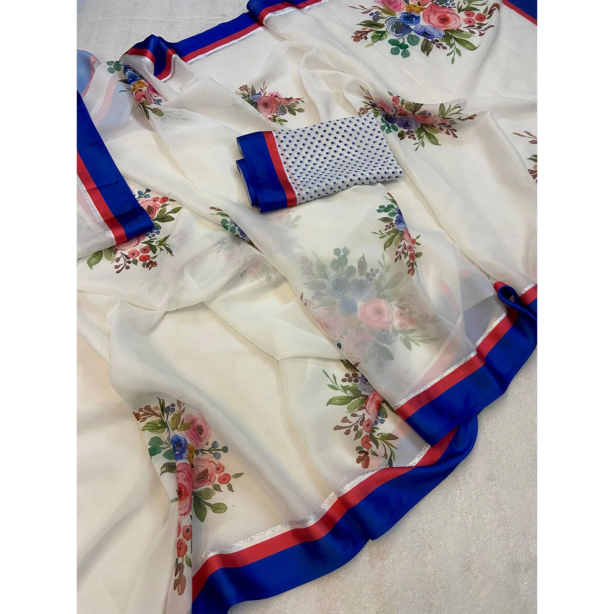 White Floral Printed Moss Chiffon Saree - Image 5
