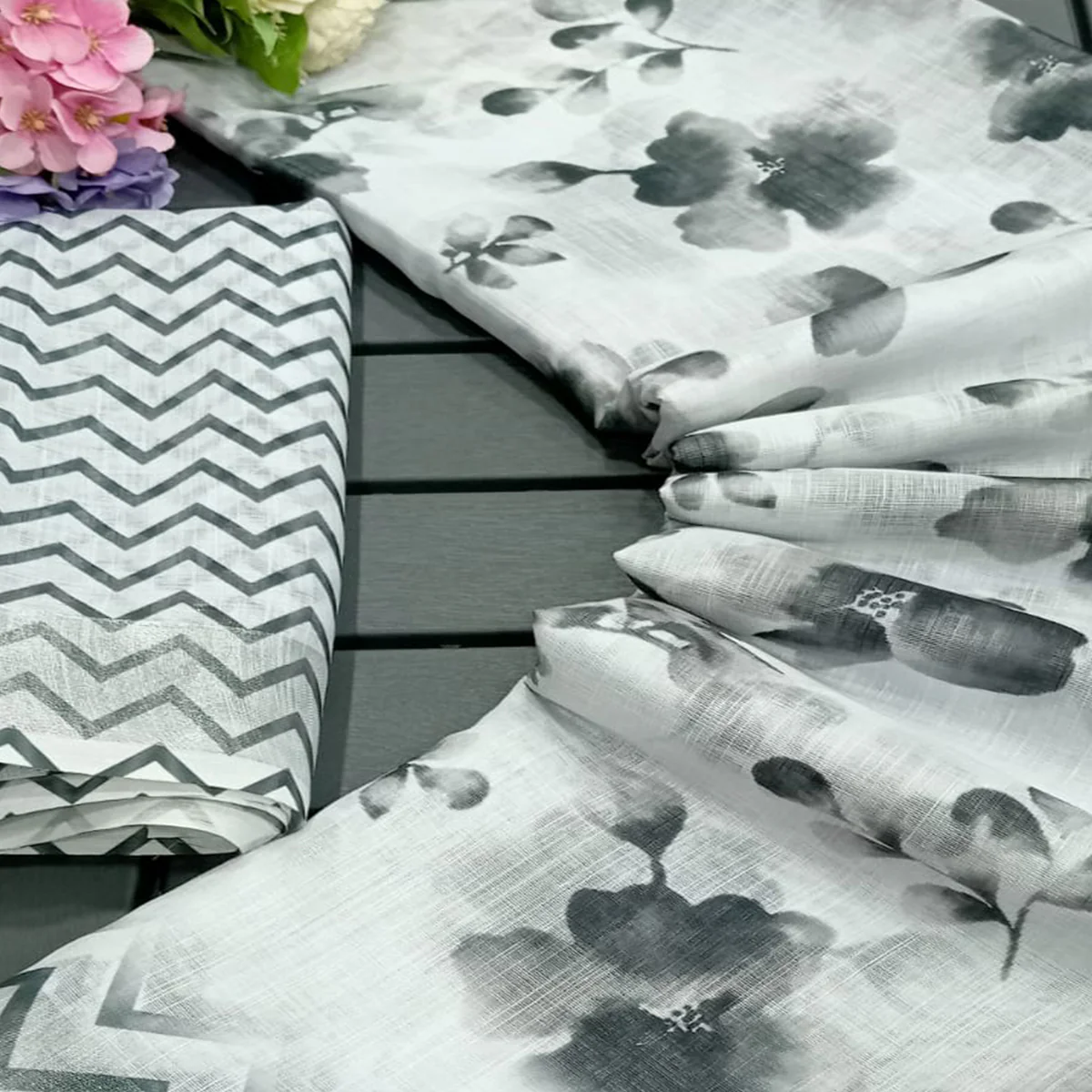 White & Grey Floral Printed Linen Saree - Image 2