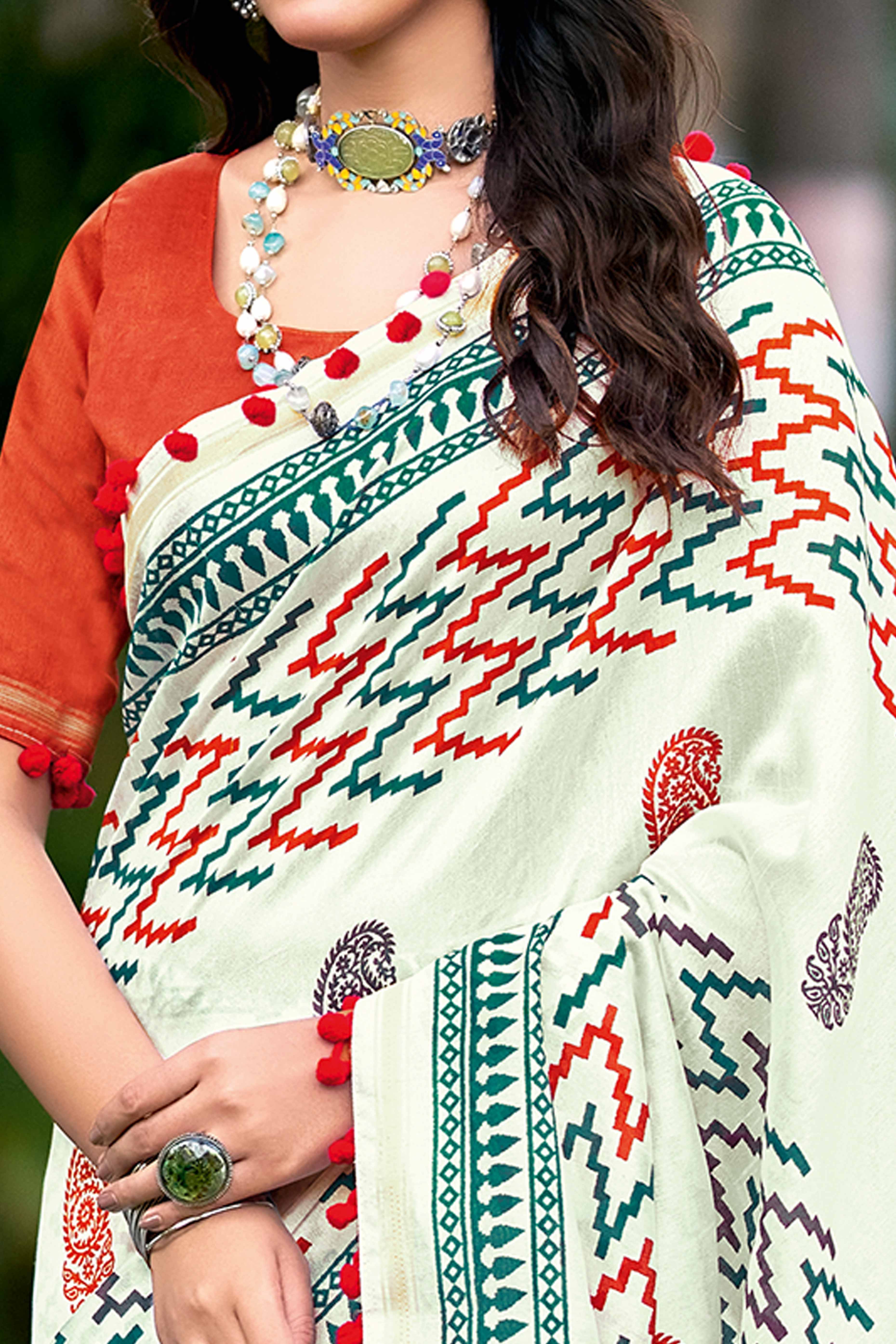 White Mulmul Cotton Saree with Freeform Patterns - Image 2