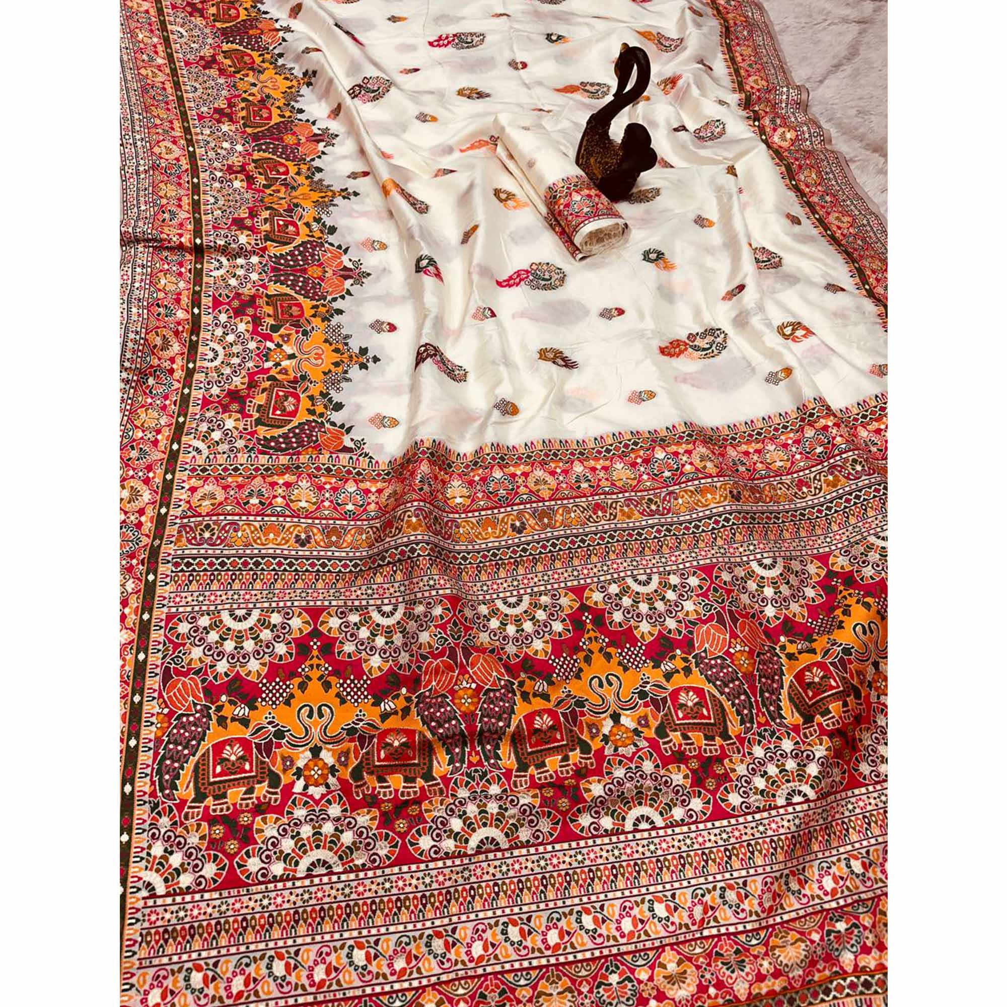 White Pashmina Silk Weaving Saree Designed in Classic Rajwadi Style for Festive Wear - Image 3