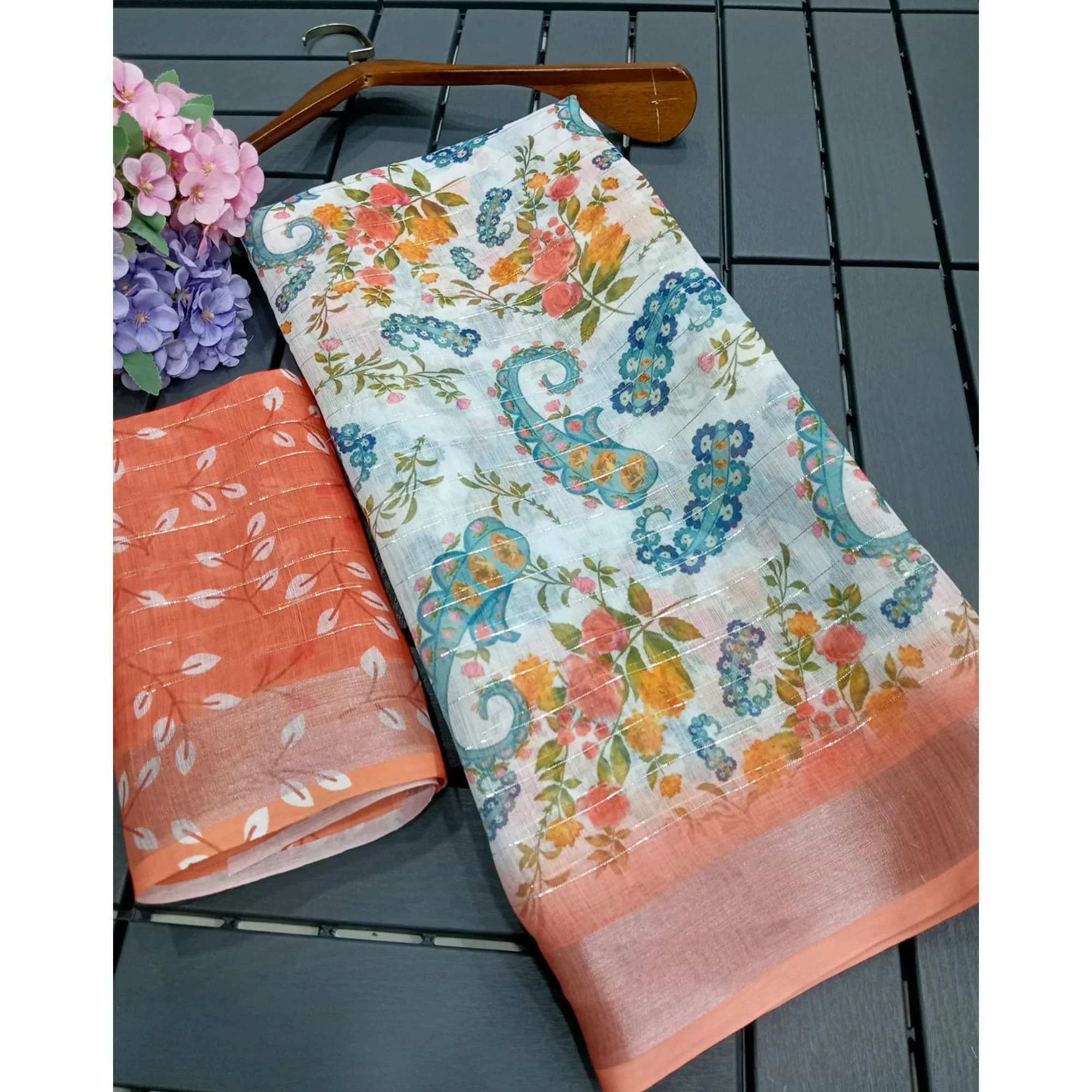 White & Peach Digital Printed With Zari Work Linen Cotton Saree - Image 4