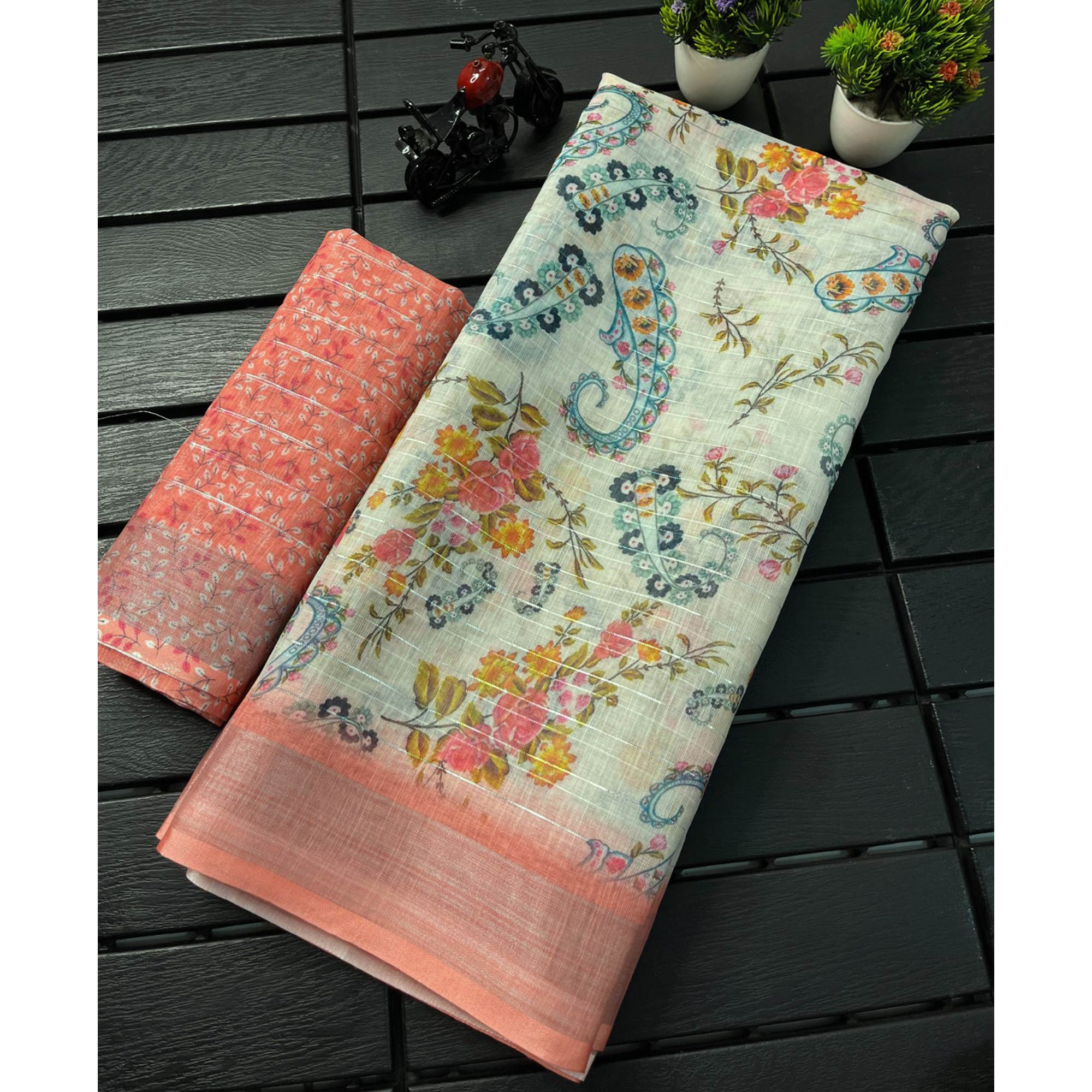 White & Peach Digital Printed With Zari Work Linen Cotton Saree - Image 5