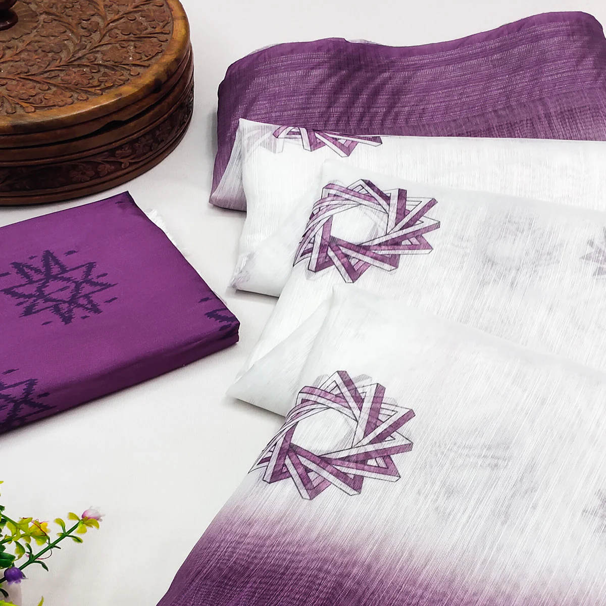 White & Purple Printed Digital Printed Linen Saree - Image 2