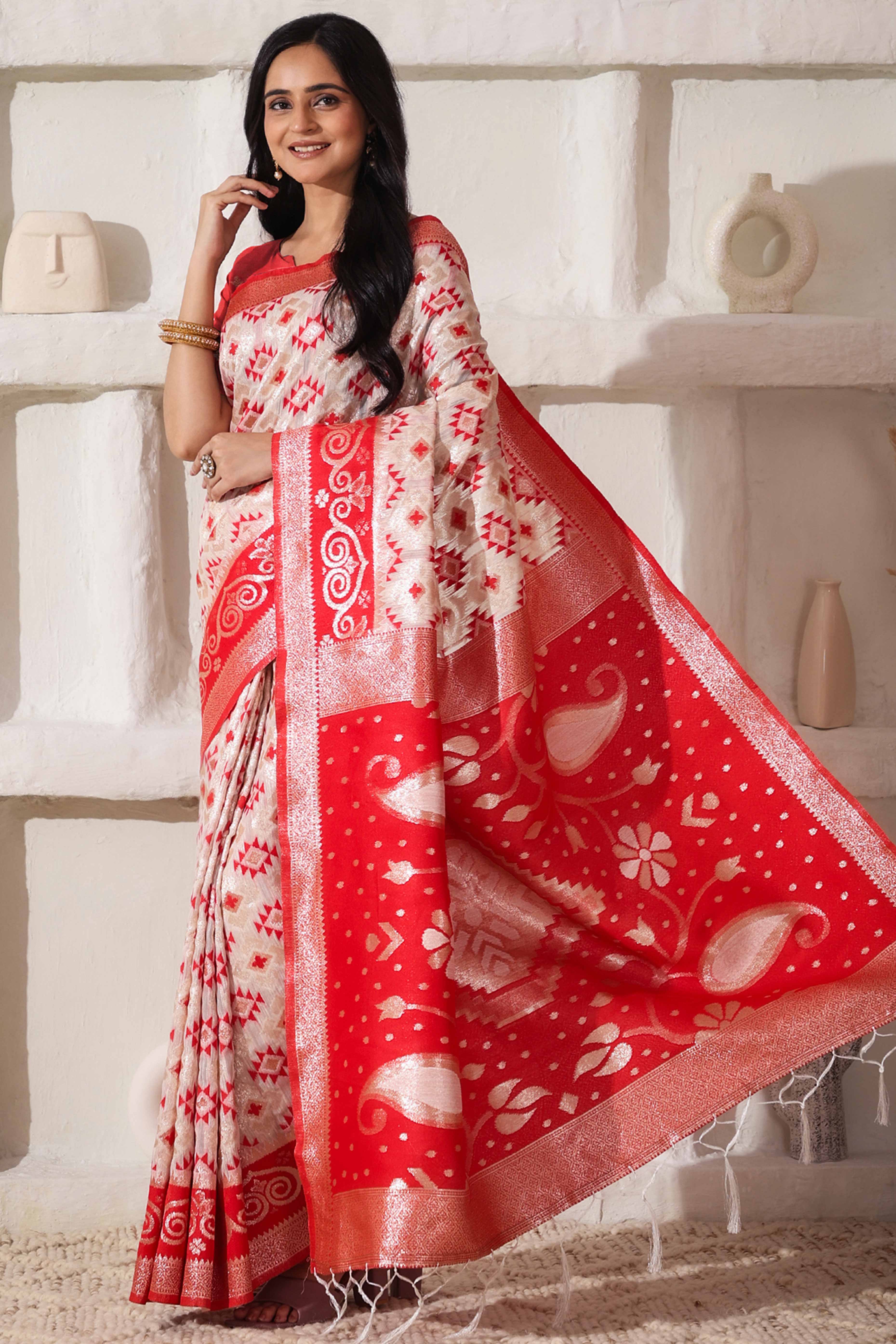 White & Red Linen Cotton Saree Featuring Fine Zari Weaving And A Tasselled Finish - Image 4