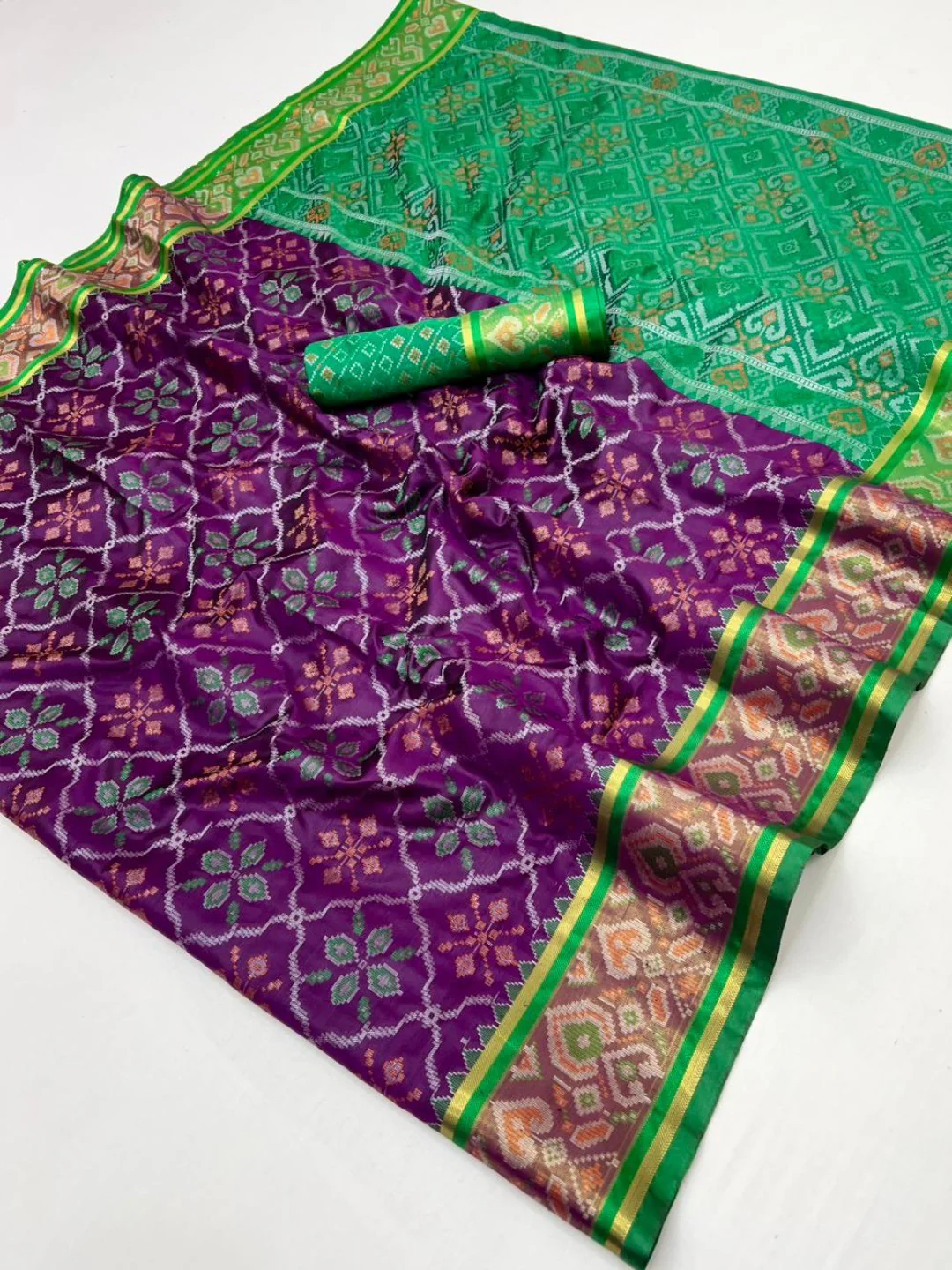 Wine Art Silk Patola Weaving Saree with Fancy Border and Matching Blouse - Image 3