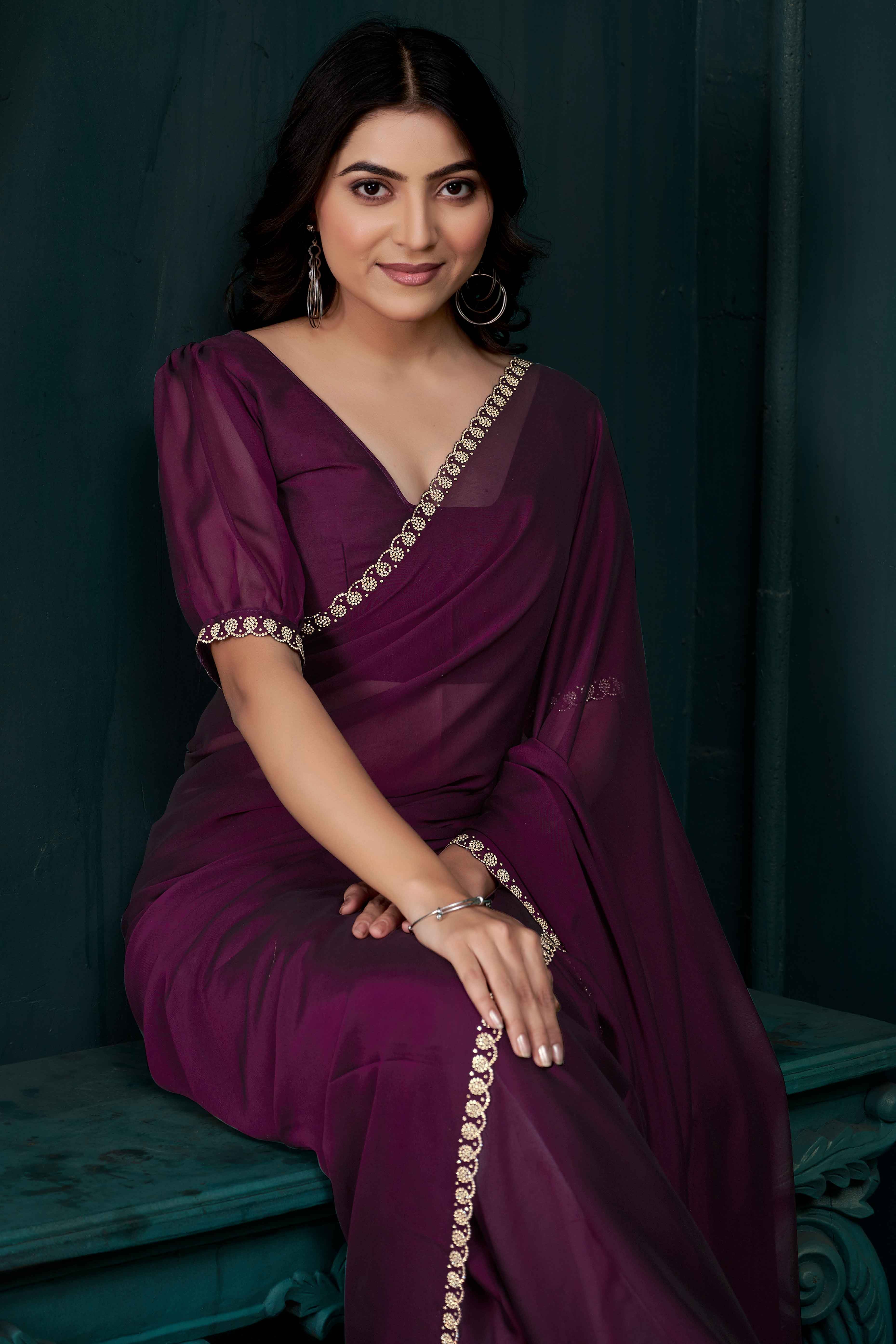 Wine Crepe Silk Solid Saree with Elegant Zarkan Border Detailing - Image 5