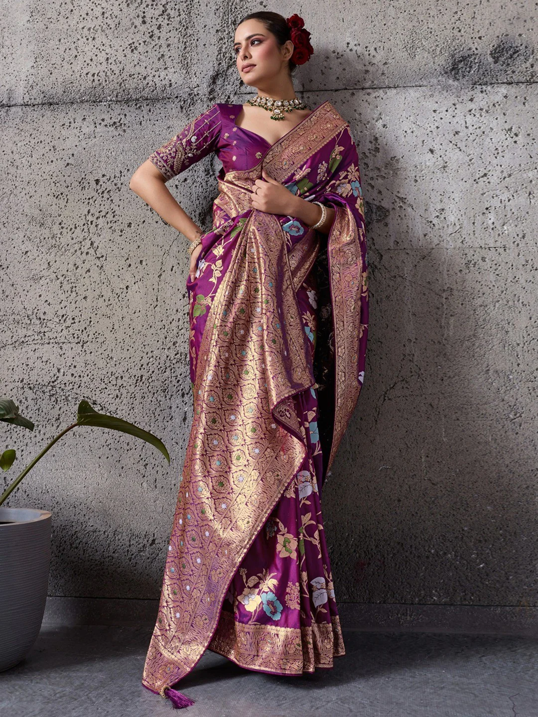 Wine Floral Weaving Banarasi Silk Saree With Fine Piping & Classy Tassels On The Corners
