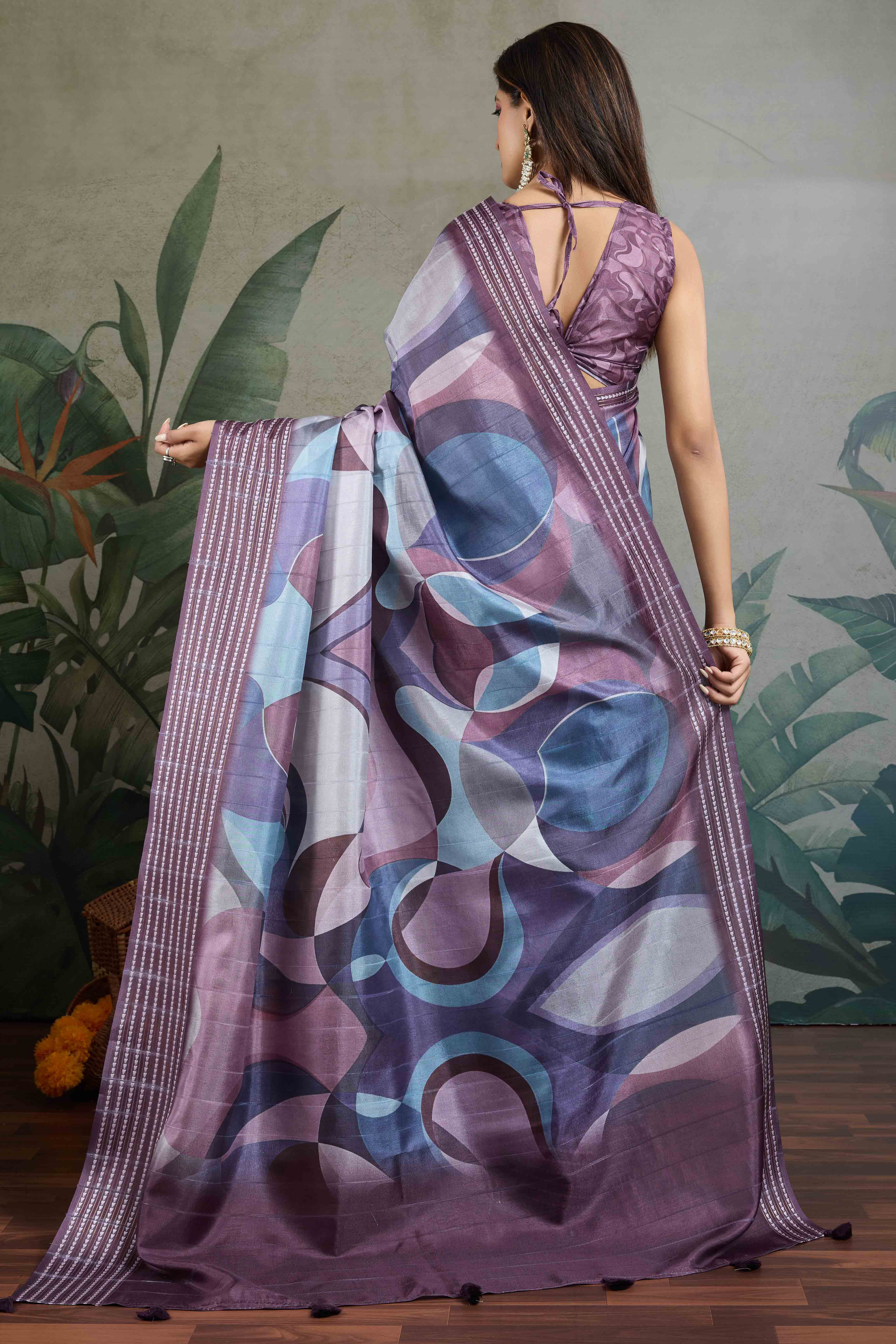 Wine Silk Blend Saree with Geometric Print - Image 5