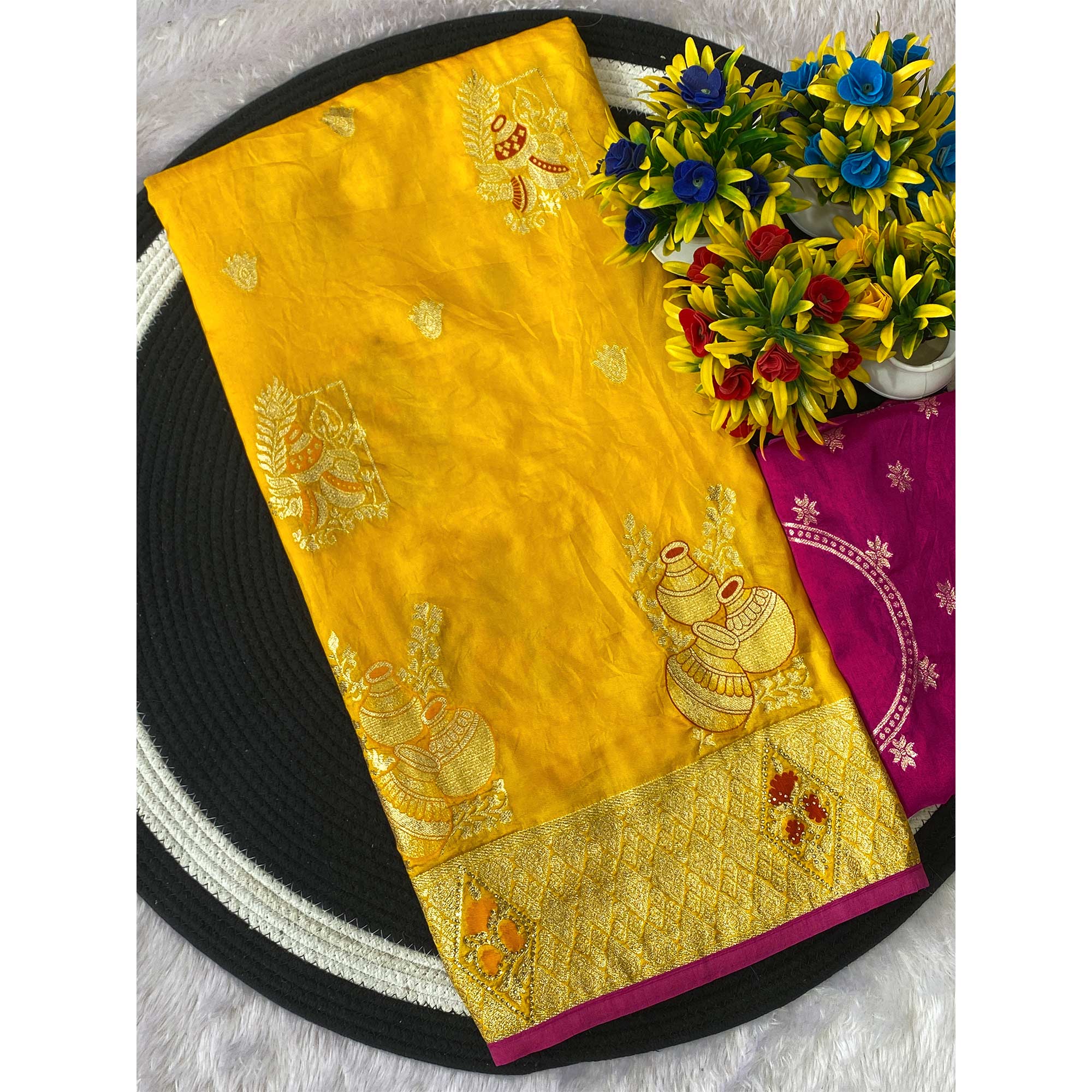 Yellow Dola Silk Saree With Intricate Floral Zari Weaving Elegance - Image 4