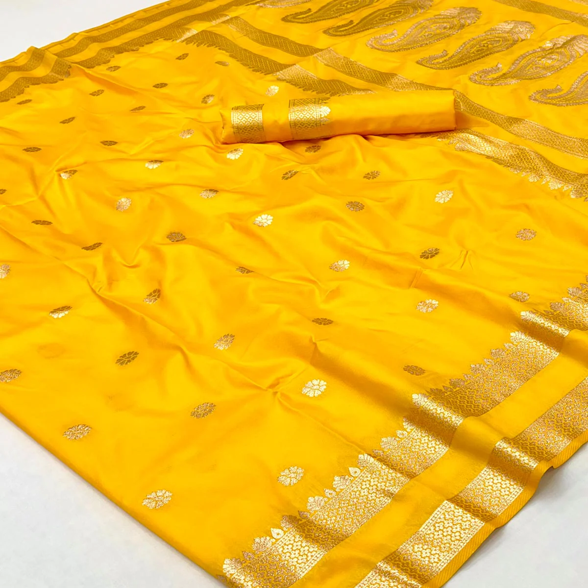 Yellow Ornate Floral Zari Weaving Work Silk Blend Saree With Festive Shine - Image 2
