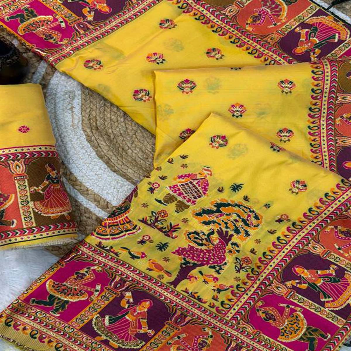 Yellow Pashmina Silk Saree Enhanced with Intricate Rajwadi Zari Weaves for Festive Elegance - Image 2