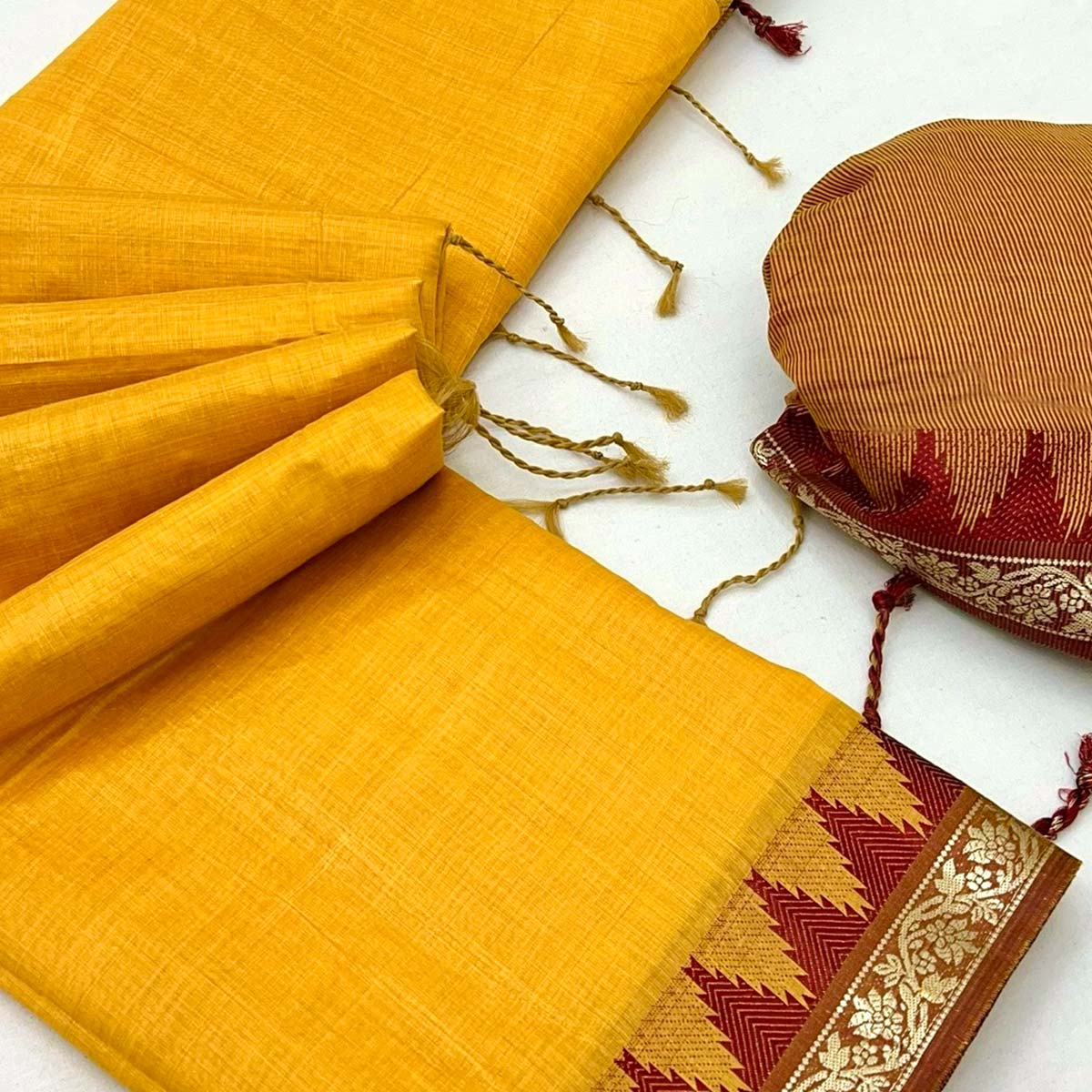 Yellow Pure Silk Handloom Saree with Intricate Jacquard Weave - Image 2